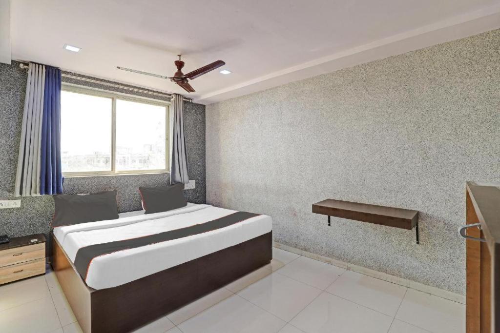 Hotel Mayura, Ankleshwar Экстерьер фото